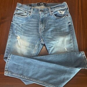 Hollister Men's Light Wash Skinny Epic Stretch Jeans with Distressing